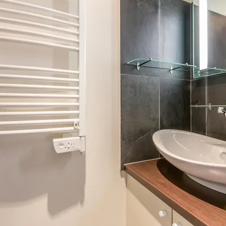 Moderne Avec Parking Couvert A 10 Min Du Centre, Balcon Sud/est, Non-fumeur, Animaux Acceptes - Fr-1-694-191 Apartman